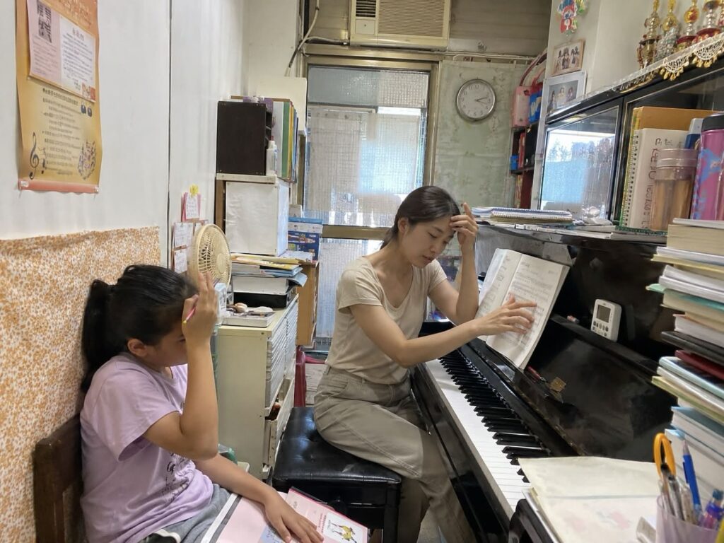 狹窄的音樂教室 華韻音樂教育