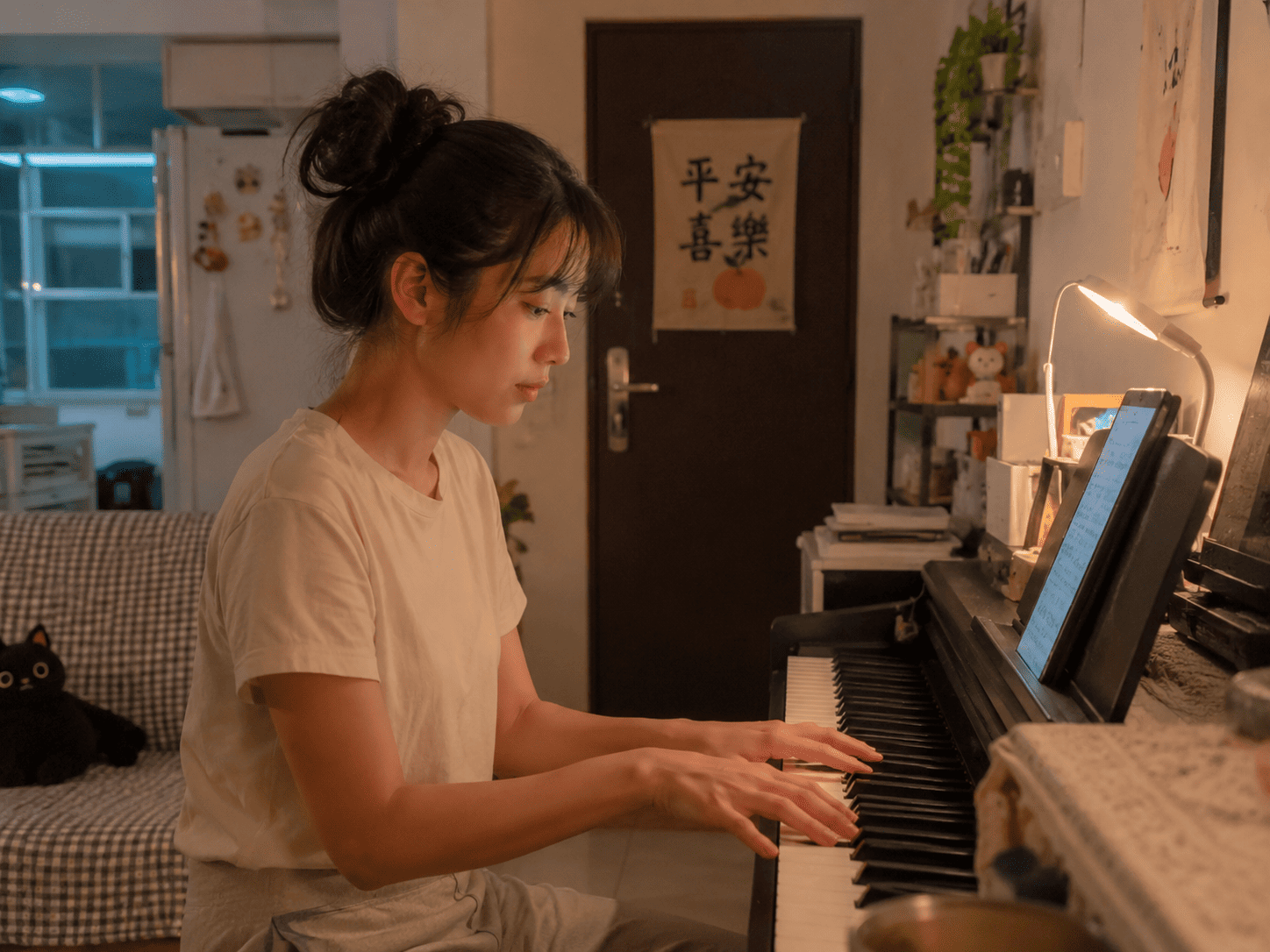 鋼琴學生在家練習 華韻音樂教育